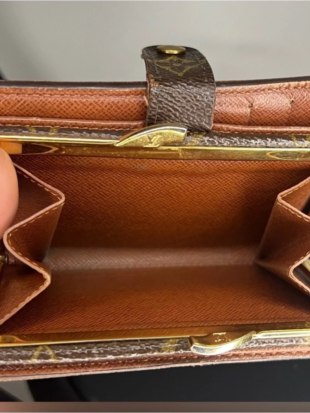 Louis Vuitton Monogram Vintage Kisslock Wallet